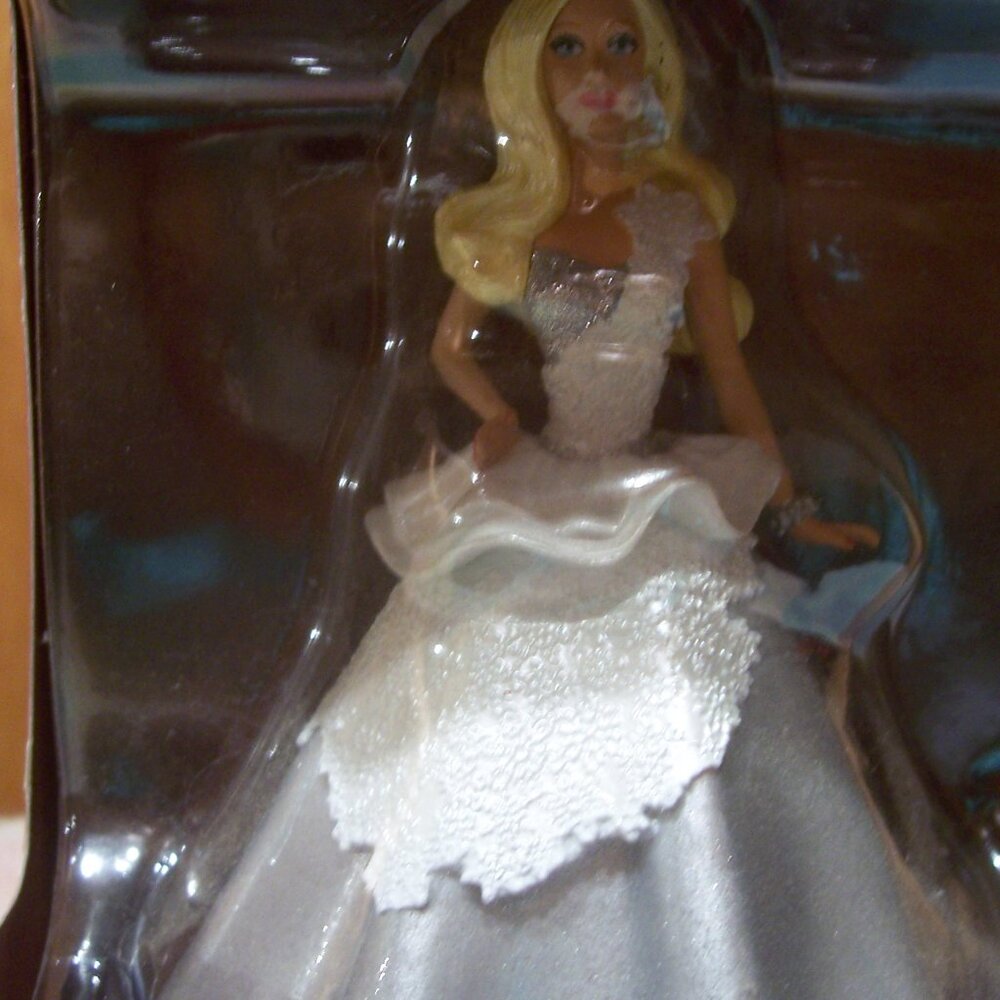 2013 Holiday Barbie Christmas Ornament - Picture 2 of 5